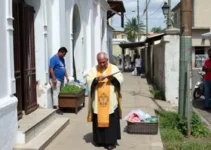 padre expulsa comerciantes Aracaju
