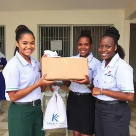 Entrega de kits e fardamentos