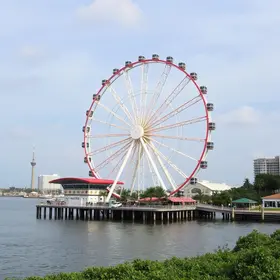polo turístico com roda-gigante em Aracaju