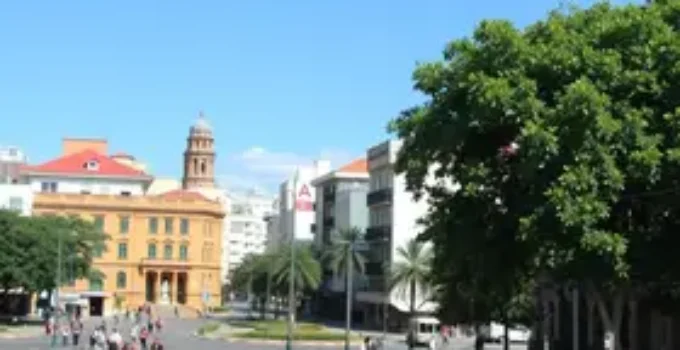 Prefeita Emília assina ordens de serviço para obras em 10 praças de Aracaju