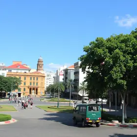Prefeita Emília assina ordens de serviço para obras em 10 praças de Aracaju